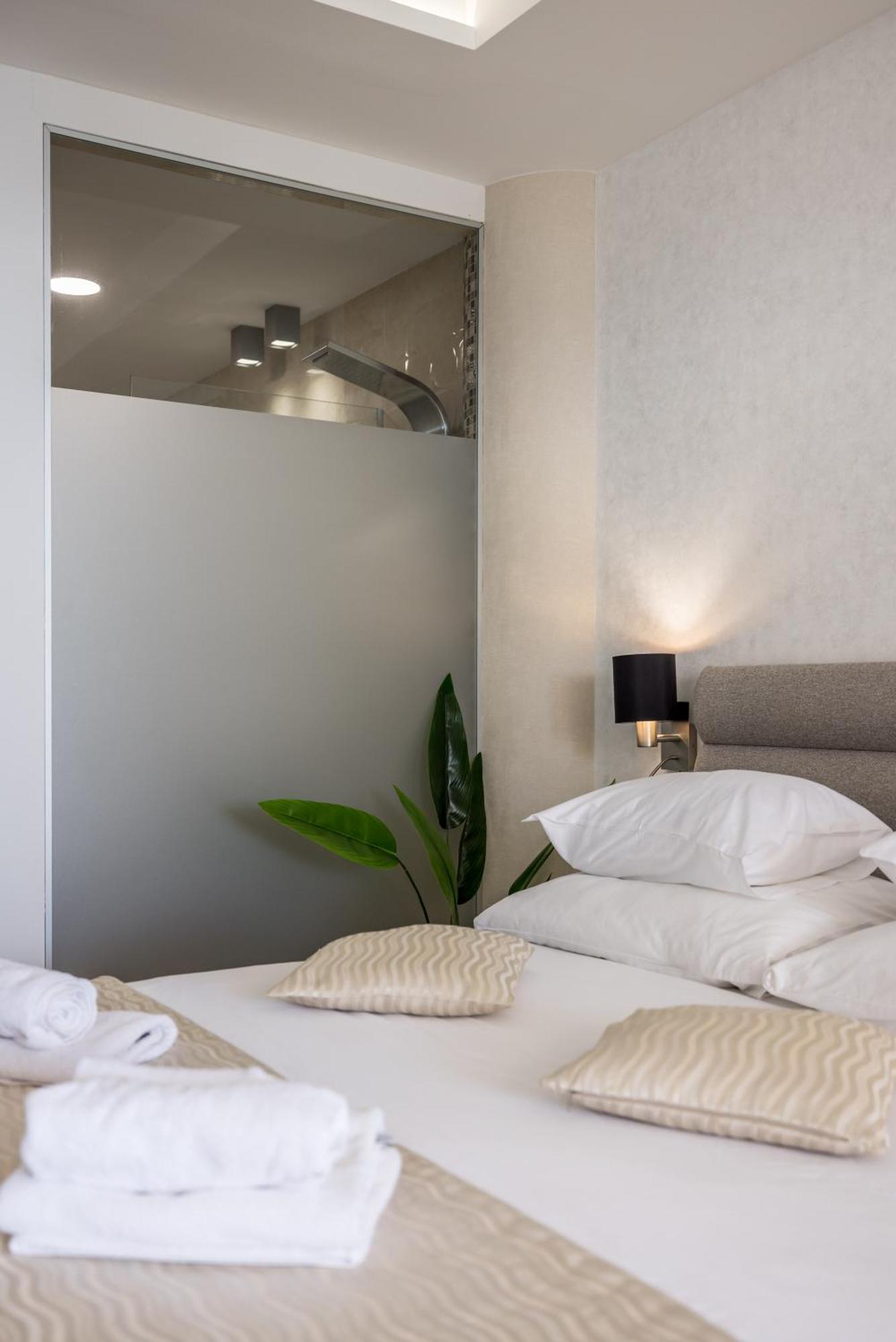 Sea View Luxury Rooms Seven Of Nine Split Kültér fotó